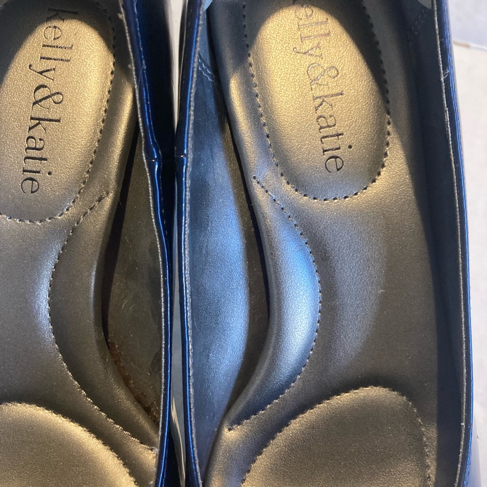 NWOT Kelly & Katie Women's Black Flats Size 6